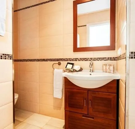 Hébergement de vacances Traditional Town House With Large Pool Estepona