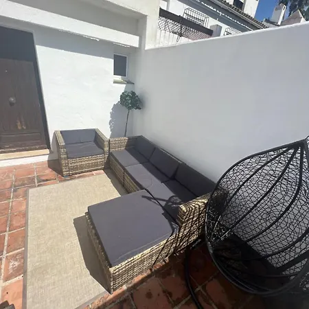 Hébergement de vacances Traditional Town House With Large Pool *