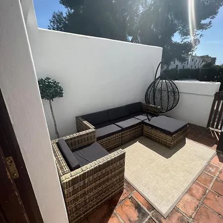 Traditional Town House With Large Pool *